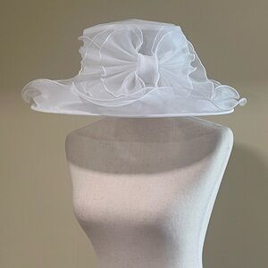 Betmar New York Bucket Hat Organza Bow Mesh Church Wedding Derby Party White